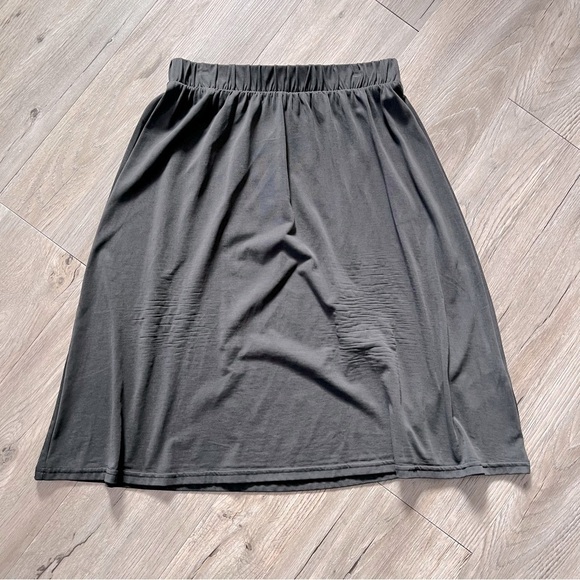 🔥SALE - any 4/$20. Minimum MIDI Aline Skirt - Picture 1 of 6